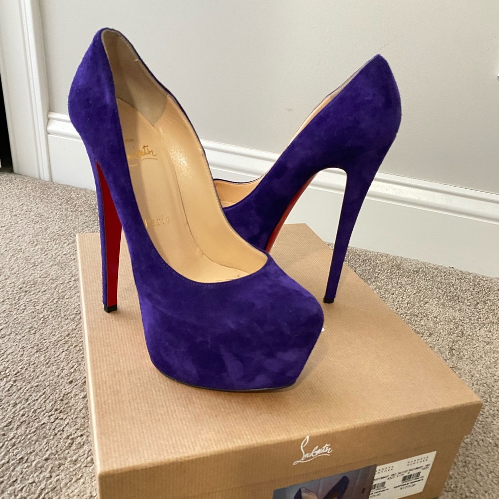 Authentic Louboutin Violette Daffodile sz 36